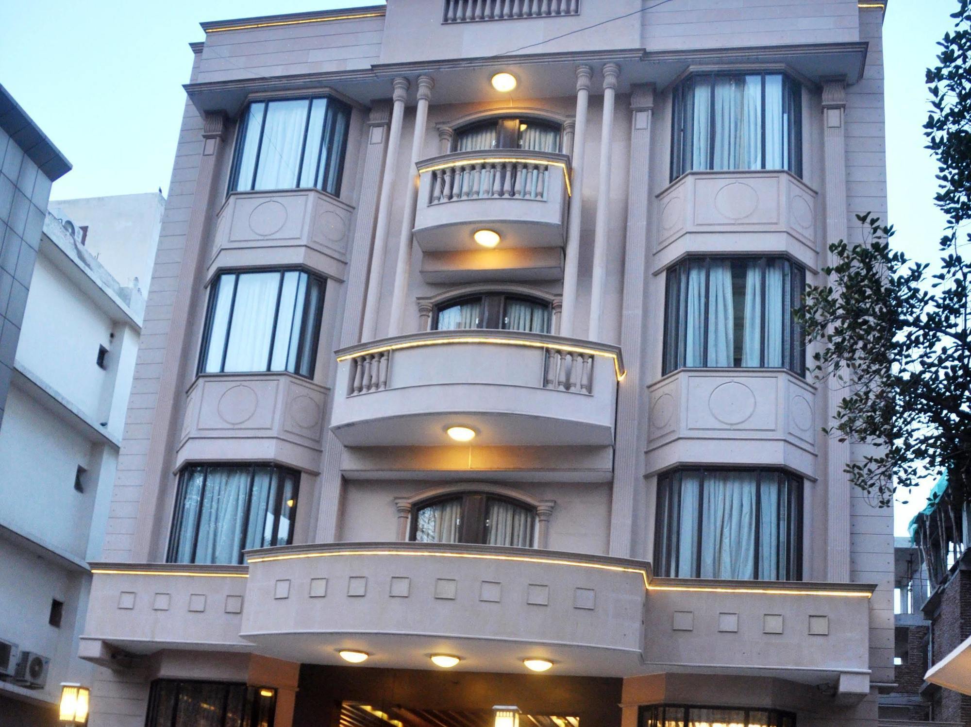 Treebo Check In By Oran Hotel Ню Делхи Екстериор снимка