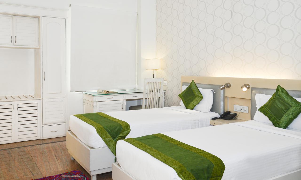 Treebo Check In By Oran Hotel Ню Делхи Екстериор снимка